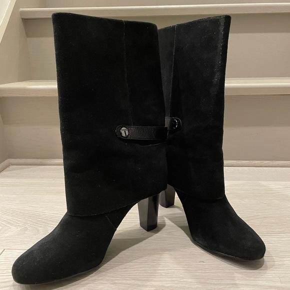 Tahari Suede Heels - Picture 2 of 6